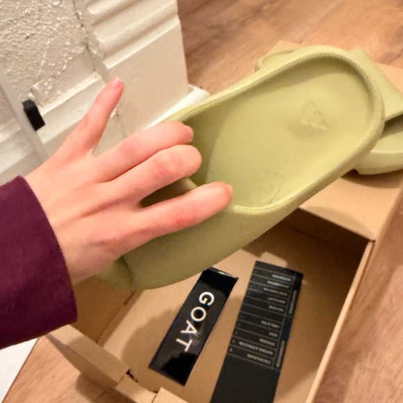 Yeezy slides - Picture 3 of 5